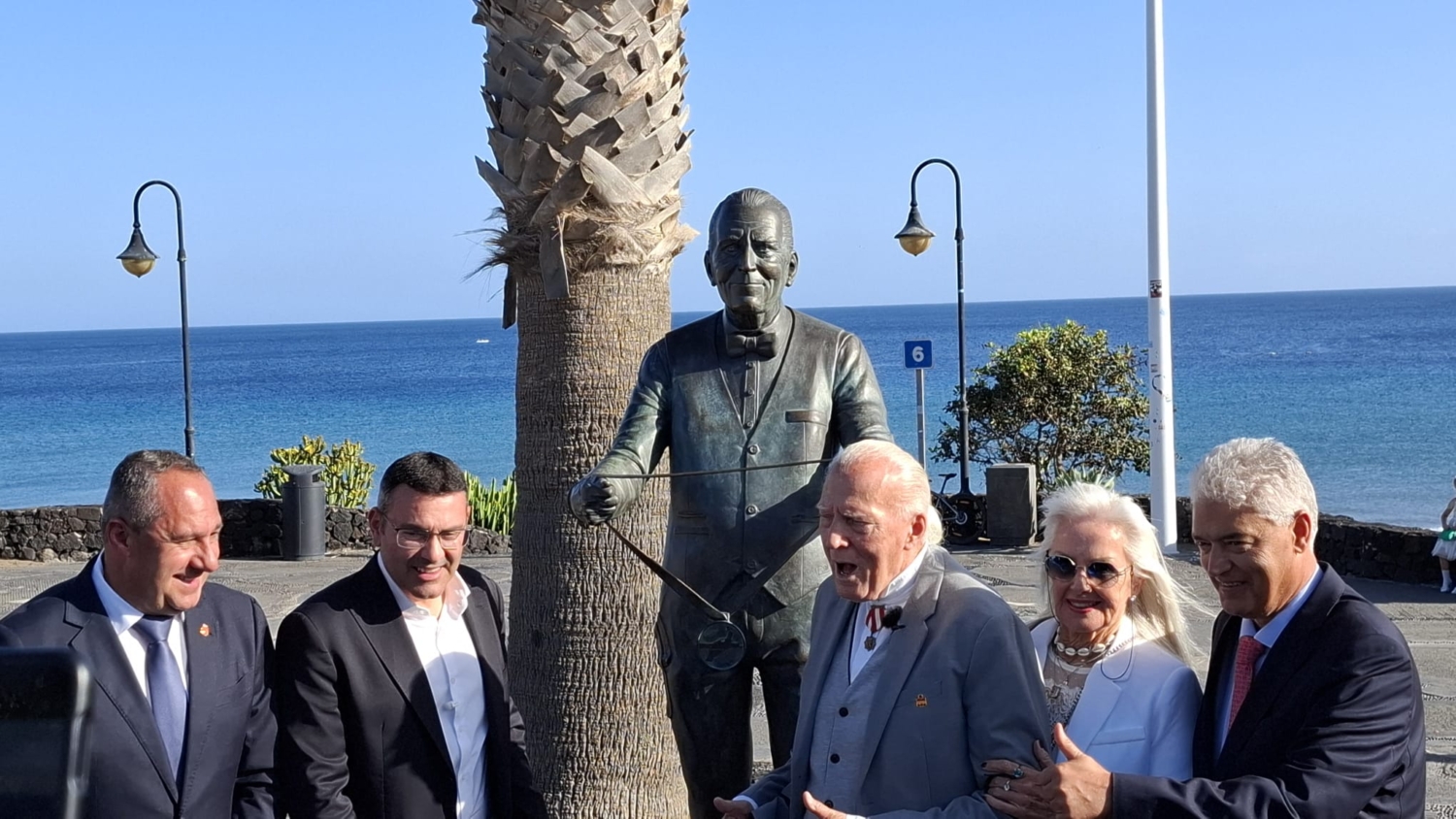 Gasque Statue of Kenneth Gasque unveiled in Puerto del Carmen